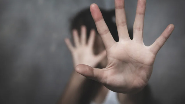 Νέα υπόθεση μαστροπείας στον Κολωνό – Συνελήφθησαν τρεις για εξώθηση ανηλίκων σε πορνεία