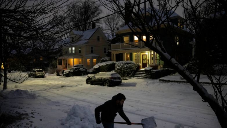 Επικίνδυνα καιρικά φαινόμενα στις ΗΠΑ – Χιονοθύελλα στις μεσοδυτικές πολιτείες και απειλή πλημμυρών στις ανατολικές ακτές