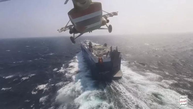 Η στιγμή που drone των Χούθι χτυπά το ελληνόκτητο πλοίο Transworld Navigator