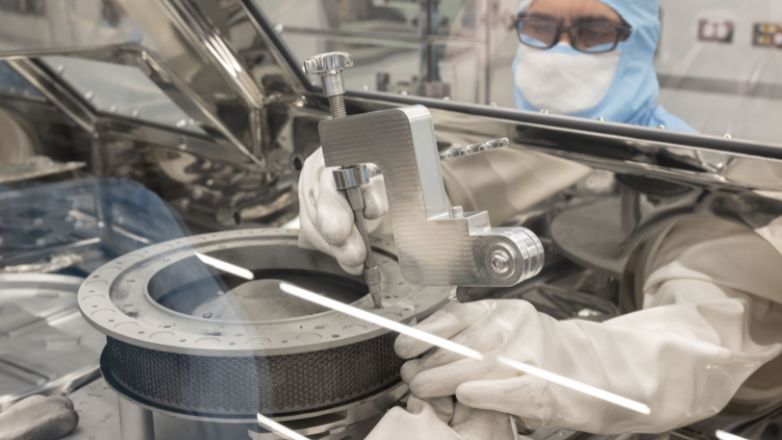 Η NASA άνοιξε το δοχείο δειγμάτων από τον αστεροειδή Bennu – Λέγεται πως κρύβει το μυστικό της ζωής