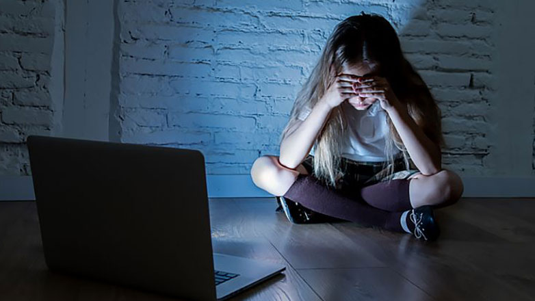 Ηράκλειο: Χειροπέδες σε δύο ανήλικους για εκδικητική διακίνηση πλαστού πορνογραφικού υλικού σε βάρος συμμαθήτριάς τους