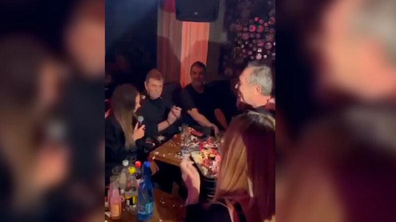 Αποκλειστικό βίντεο: Η Δέσποινα Βανδή και ο Βασίλης Μπισμπίκης διασκέδασαν στο «Eliott» με τον Άγγελο Διονυσίου