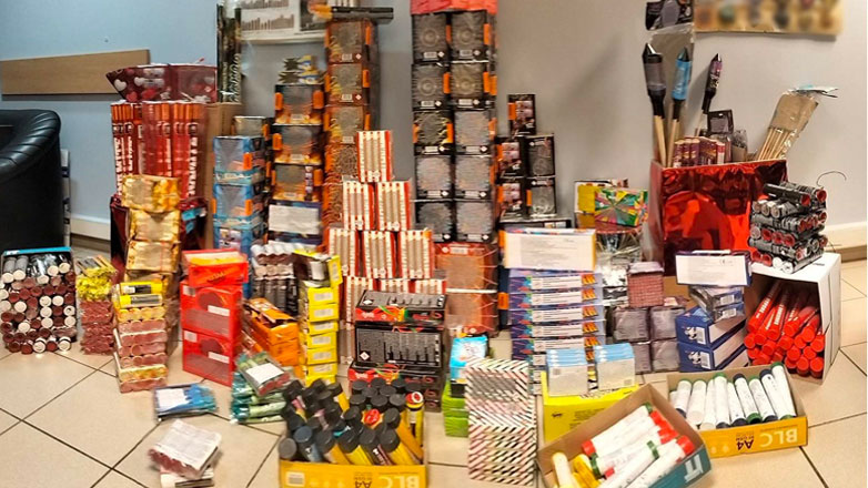 Θεσσαλονίκη: Συνελήφθη 54χρονη που είχε σε παράνομο χώρο 2.266 πυροτεχνικά είδη