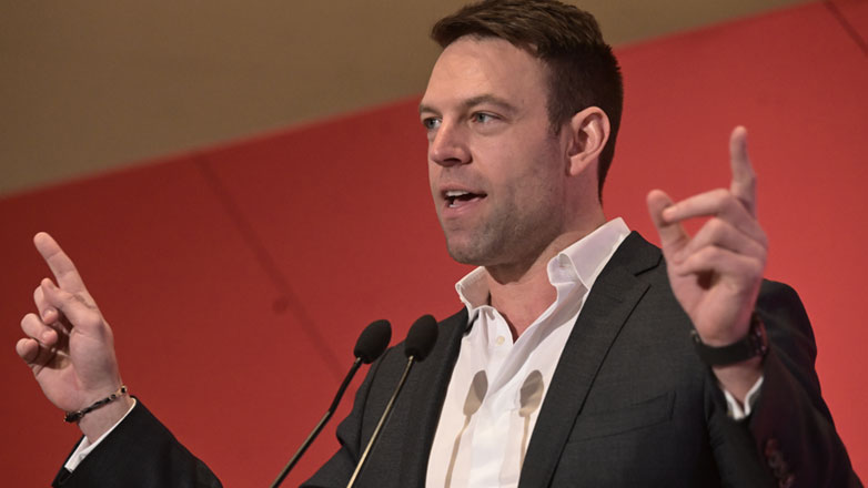 Νευρικός κλονισμός στον ΣΥΡΙΖΑ με τα ομόφυλα ζευγάρια