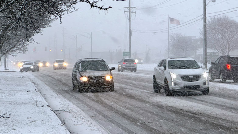 ΗΠΑ: Ακραίες καιρικές συνθήκες με χιονοπτώσεις στις μεσοδυτικές πολιτείες, χιλιάδες άνθρωποι χωρίς ρεύμα