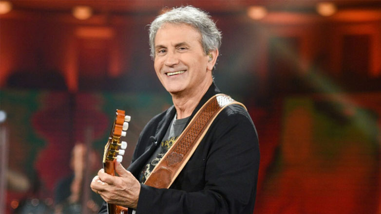 O Γιώργος Νταλάρας για τον σάλο που προκάλεσαν οι δηλώσεις του: «Είναι θεόφαλτσοι και για γέλια κάποιοι διάσημοι Έλληνες τραγουδιστές»