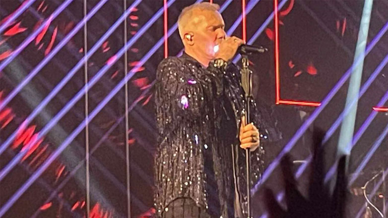 Ο Στέλιος Ρόκκος εμφανίστηκε στη σκηνή, δύο βδομάδες μετά τον θάνατο του αδελφού του – Τα λόγια του