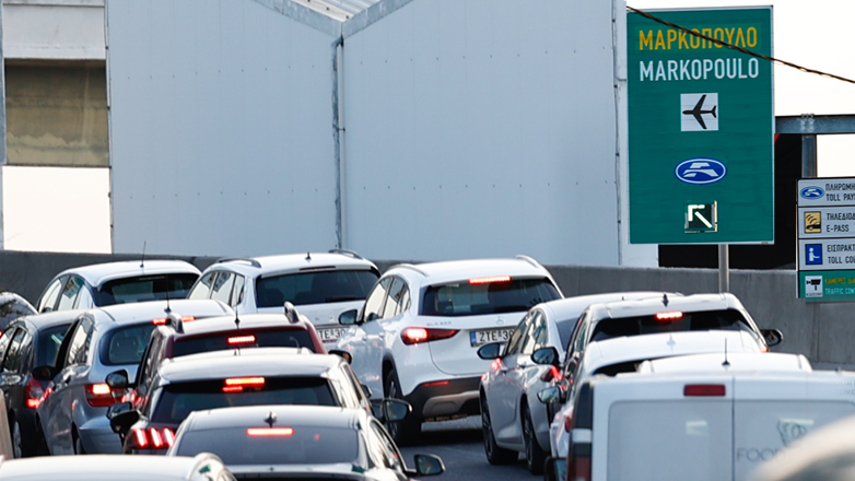 Κίνηση στους δρόμους: Καθυστερήσεις 15 λεπτών στην Αττική Οδό