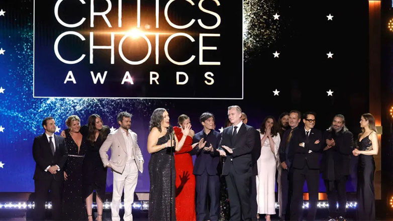 Critics Choice Awards 2024: Σάρωσε το «Oppenheimer» του Christopher Nolan – Η λίστα με όλους τους νικητές