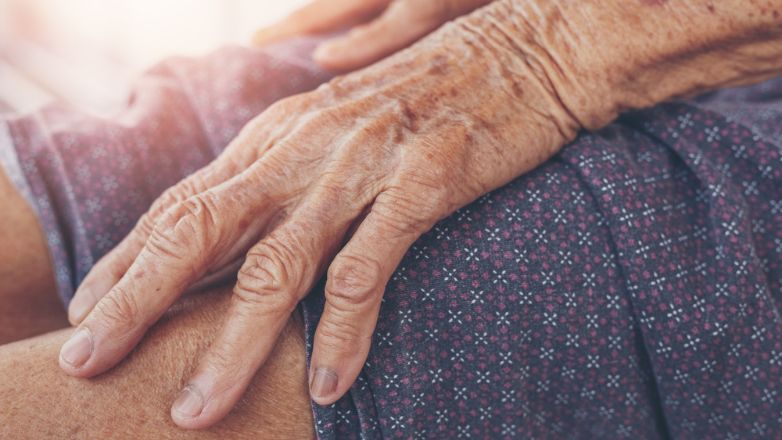 Σοκ στην Άρτα: Θύμα ξυλοδαρμού μια 98χρονη γυναίκα