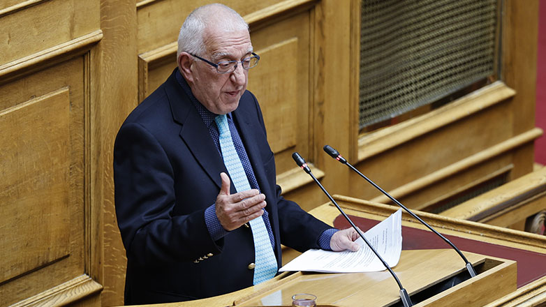 Βουλή: Μομφή Ν. Κακλαμάνη κατά Ν. Παπαδόπουλου