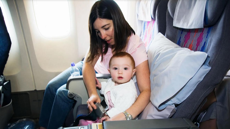 H κρίση των Boeing 737 Max προκαλεί ανησυχίες για την ασφάλεια των βρεφών στα αεροπλάνα