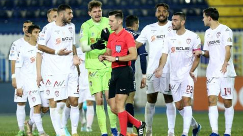 ΑΕΛ: «Συγχαρητήρια στον “άξιο” διαιτητή της σημερινής φαρσοκωμωδίας»