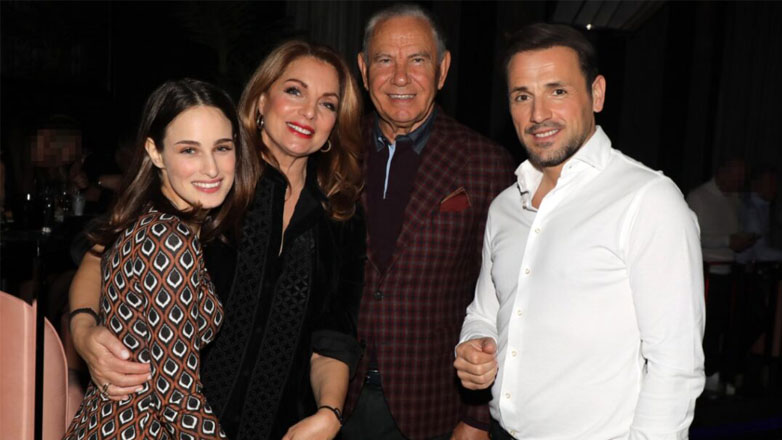 Άντζελα Γκερέκου: Η σπάνια βραδινή έξοδος με την κόρη της Μαρία Βοσκοπούλου και η συνάντηση με τον Νίκο Βέρτη