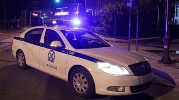 Εμπρηστική επίθεση με γκαζάκια στα γραφεία ναυτιλιακής εταιρείας στον Πειραιά