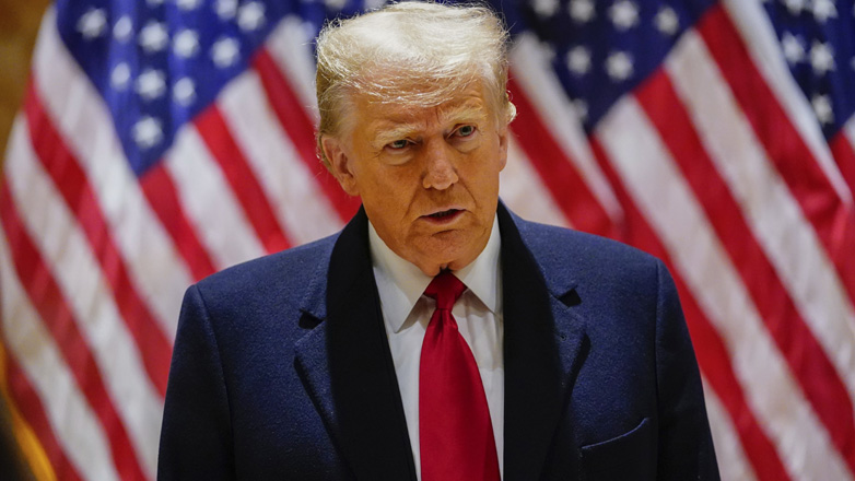 Ο Τραμπ επικαλείται προεδρική ασυλία και ζητά παύση της δίωξης για απόρρητα έγγραφα που πήρε από το Λευκό Οίκο