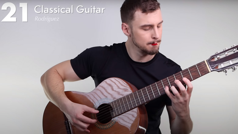 Μουσικός παίζει 111 όργανα σε 111 δευτερόλεπτα