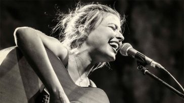 Ιουλία Καραπατάκη: Μεγάλη περιοδεία σε Ελλάδα και  Κύπρο