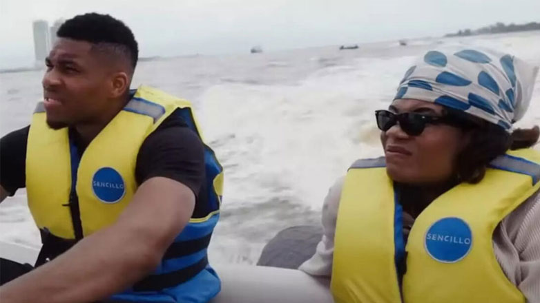 Γιάννης Αντετοκούνμπο: Το συγκινητικό οδοιπορικό στη Νιγηρία μαζί με τη μητέρα του – Βίντεο