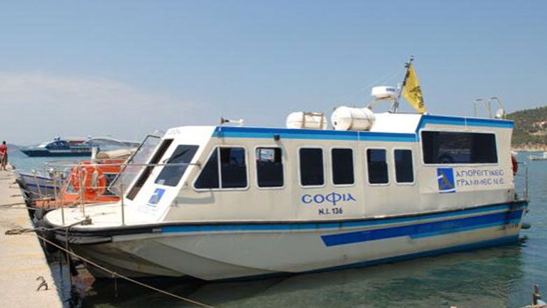 Χαλκιδική: Βλάβη εν πλω σε καράβι με 57 επιβαίνοντες