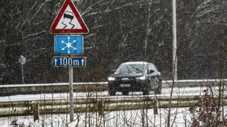 Κυκλοφοριακό χάος εξαιτίας χιονόπτωσης στο Βέλγιο