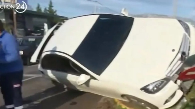 Σοβαρό τροχαίο στην Λεωφόρο Μαρκοπούλου με σύγκρουση δύο Ι.Χ. αυτοκινήτων