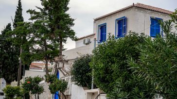 Εκδρομή στις Σπέτσες για brainstorming στο εξοχικό του Κασσελάκη