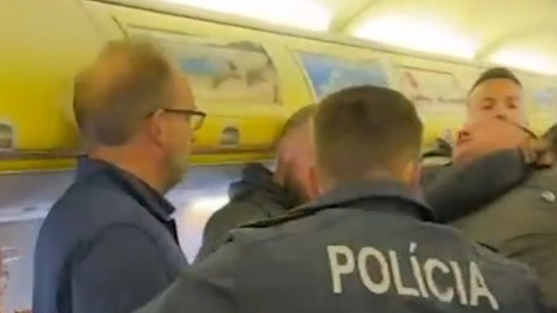 Συνελήφθη επιβάτης που προκάλεσε χάος σε πτήση προς τα Κανάρια Νησιά – Το αεροσκάφος προσγειώθηκε στην Πορτογαλία