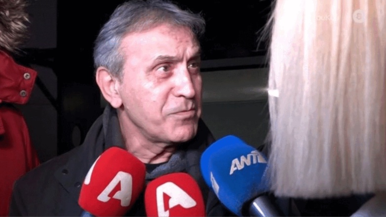 Η αντίδραση του Γιώργου Νταλάρα στις ερωτήσεις των δημοσιογράφων: «Αυτό που κάνετε, δεν το βρίσκετε γελοίο;»