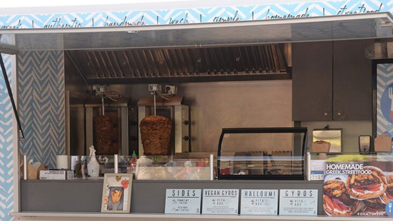 Nταβός: H ελληνική καντίνα που υποδέχτηκε τους ηγέτες του κόσμου με σουβλάκια