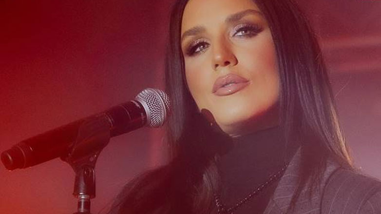 Ιουλία Καλλιμάνη: Κάνει την έκπληξη με ένα medley με ζεϊμπέκικα και το ολοκαίνουργιο hit «Έφυγε;»