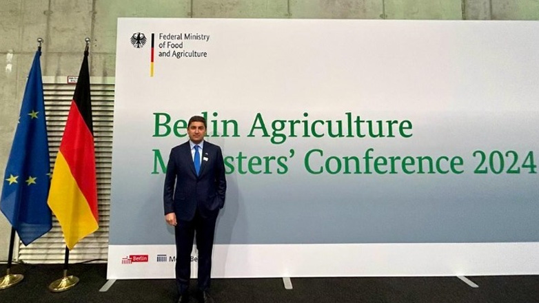 Αυγενάκης από Βερολίνο: Κομματικά υποκινούμενες οι προσπάθειες να ξεκινήσουν κινητοποιήσεις οι Έλληνες αγρότες