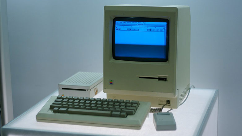 Το πρώτο Macintosh γεννήθηκε στις 24 Ιανουαρίου 1984 και γίνεται 40 ετών!