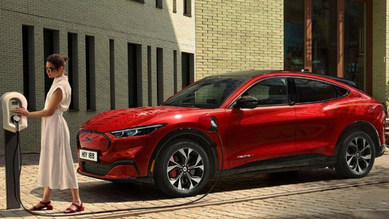 Ford Lease: Δες πόσο απλά και οικονομικά μπορείς να αποκτήσεις Kuga και Mustang Mach-E, με ελάχιστο κεφάλαιο