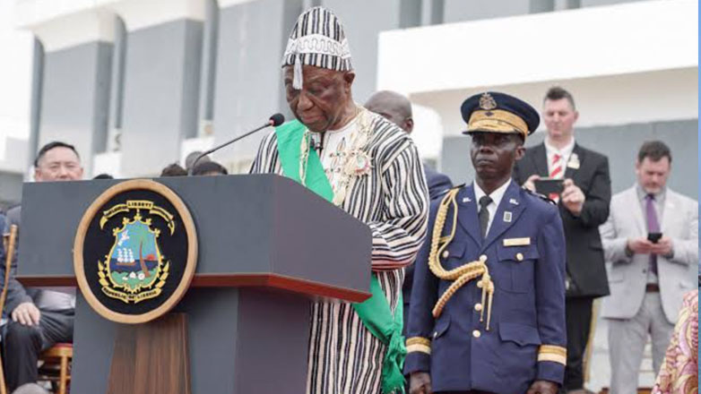 Λιβερία: Ανησυχία για την υγεία του προέδρου Μποάκαϊ μετά το λιποθυμικό επεισόδιο στην τελετή ορκωμοσίας