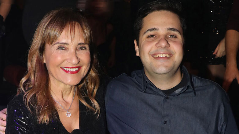Μάρα Ζαχαρέα: Σε μία σπάνια βραδινή έξοδο με τον γιο της, Βασίλη Ρουσόπουλο