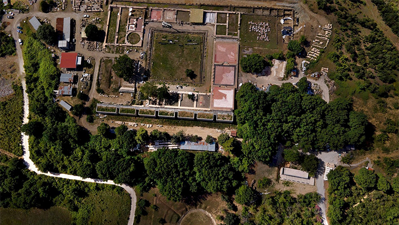 «Αιγές – Η βασιλική μητρόπολη των Μακεδόνων» – Λεύκωμα της Δήμητρας Στασινοπούλου