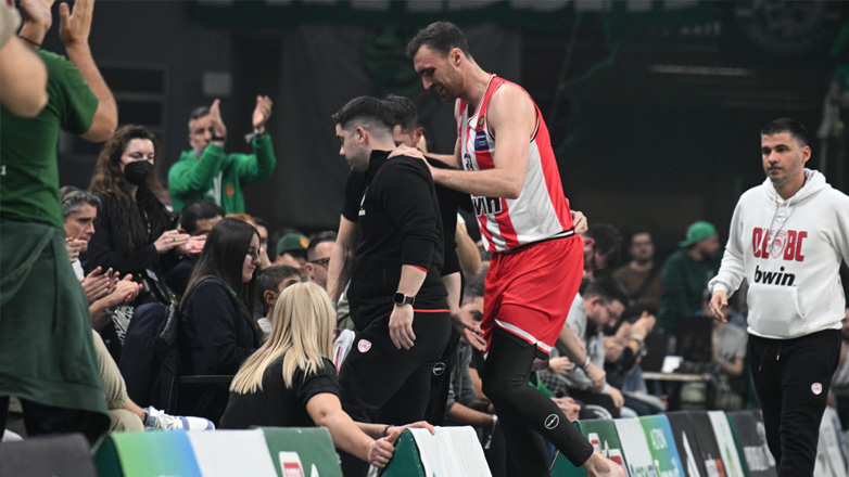 Τραυματίστηκε και αποχώρησε από το ντέρμπι ο Μιλουτίνοφ, τον χειροκρότησαν οι φίλαθλοι του Παναθηναϊκού