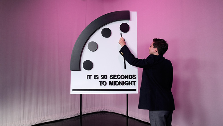 Πιο κοντά από ποτέ στα μεσάνυχτα παραμένει το «Ρολόι της Αποκάλυψης»