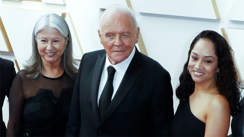 Ο Σερ Άντονι Χόπκινς γράφει την αυτοβιογραφία του