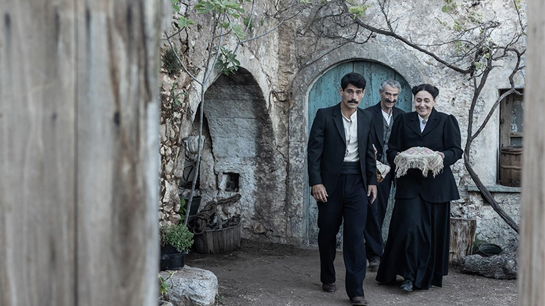 «17 Κλωστές»: Λαμπερή πρεμιέρα για τη νέα σειρά μυθοπλασίας της COSMOTE TV