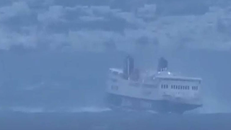 H «μάχη» του «Andros Queen» με τα κύματα στο δρομολόγιο από Ραφήνα προς Τήνο – Δείτε το βίντεο