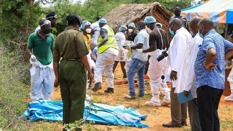 Κένυα: Για 238 ανθρωποκτονίες εξ αμελείας κατηγορείται ο «πάστορας» που προέτρεψε τους πιστούς να νηστέψουν μέχρι θανάτου