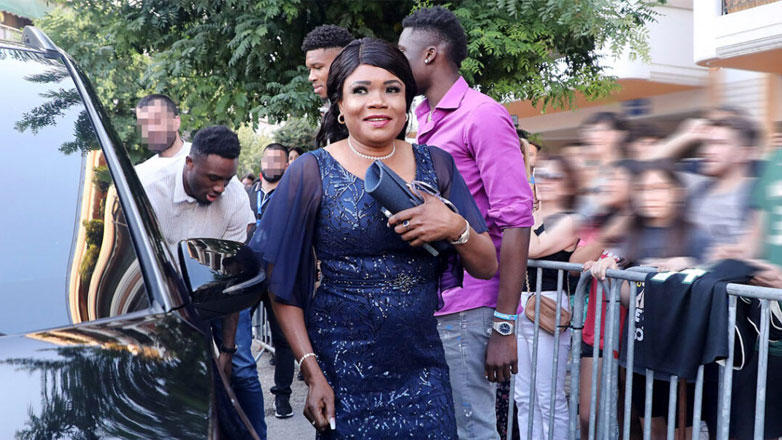 Η μαμά του Γιάννη Αντετοκούνμπο, Βερόνικα, κυκλοφόρησε το πρώτο της τραγούδι