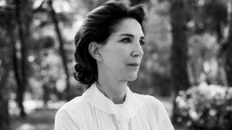 Η Αμαλία Μουτούση σε μια σκηνική ανάγνωση του διηγήματος του Παπαδιαμάντη «Οι Ελαφροΐσκιωτοι»