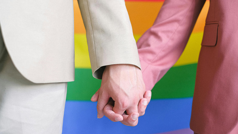 Σε δημόσια διαβούλευση το νομοσχέδιο για τον γάμο των ομόφυλων ζευγαριών