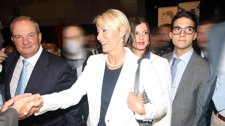 Κώστας Καραμανλής – Νατάσα Παζαΐτη: Τα παιδιά τους ανεβαίνουν στο θεατρικό σανίδι για καλό σκοπό!