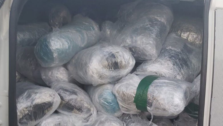 Kιάτο Κορινθίας: Κατασχέθηκαν πάνω από 190 κιλά κάνναβης σε κλεμμένο αυτοκίνητο