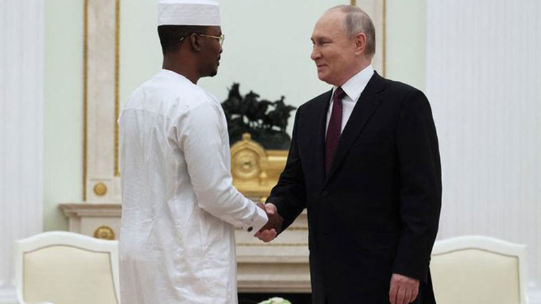 Ο Πούτιν συναντήθηκε με τον ηγέτη της χούντας του Τσαντ – H Ρωσία ανταγωνίζεται την Γαλλία στην Αφρική