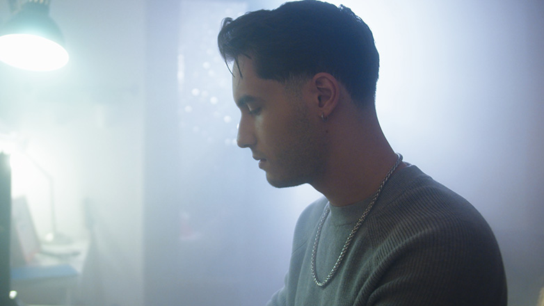 Βαγγέλης Μολές – «Μια Ζωή Μες Στα Χέρια Σου»